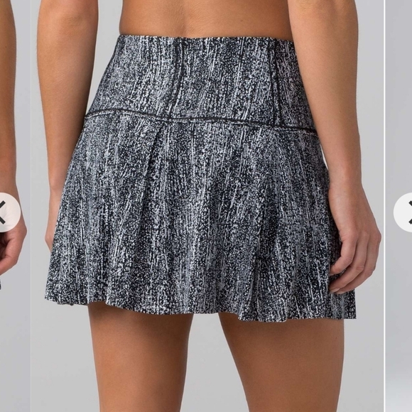 Lululemon Lost In Pace Skirt Skort Pleated Running Tennis White and Black Size 6 - Picture 2 of 16